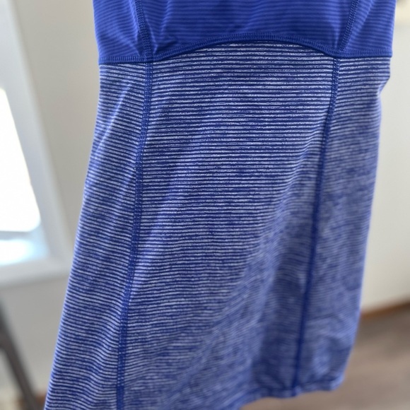 Lululemon workout tank w built in bra. Adjustable straps. Size XS - Picture 4 of 7